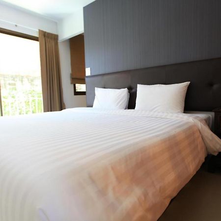 The One Residence Hotel Bangkok Exterior photo